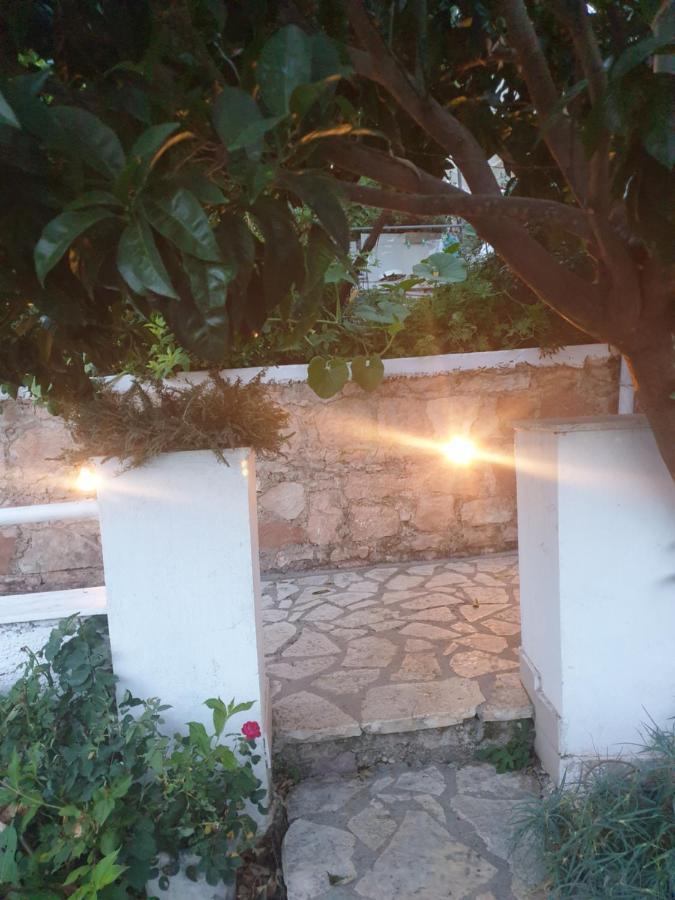 Rosemary House Guest House Sarandë Eksteriør bilde